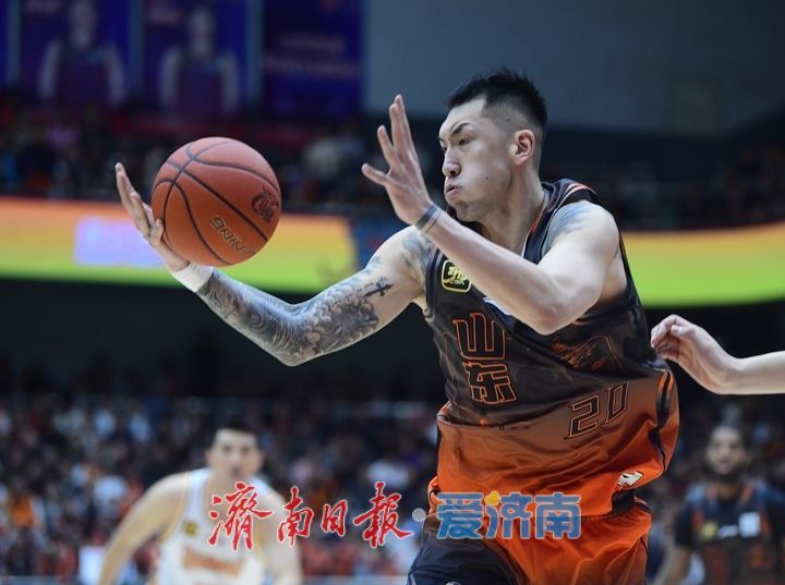 苏炳添对阵湖人展开拉锯大战，最终险胜对手