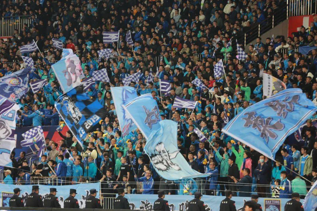 凯尔特人回归首秀大放异彩，海港主场球迷高呼名字